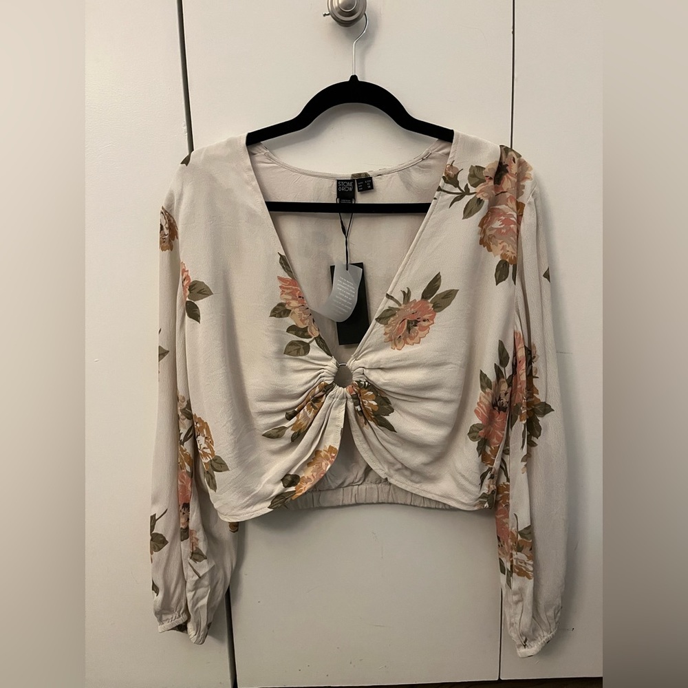 White and pink cropped floral long sleeve size L (fits M-XL) NWT
